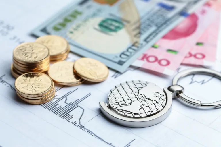 Cash and foreign currency notes for coin and banknote storage